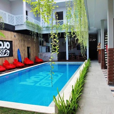Mojosurf Camp Canggu Exteriör bild