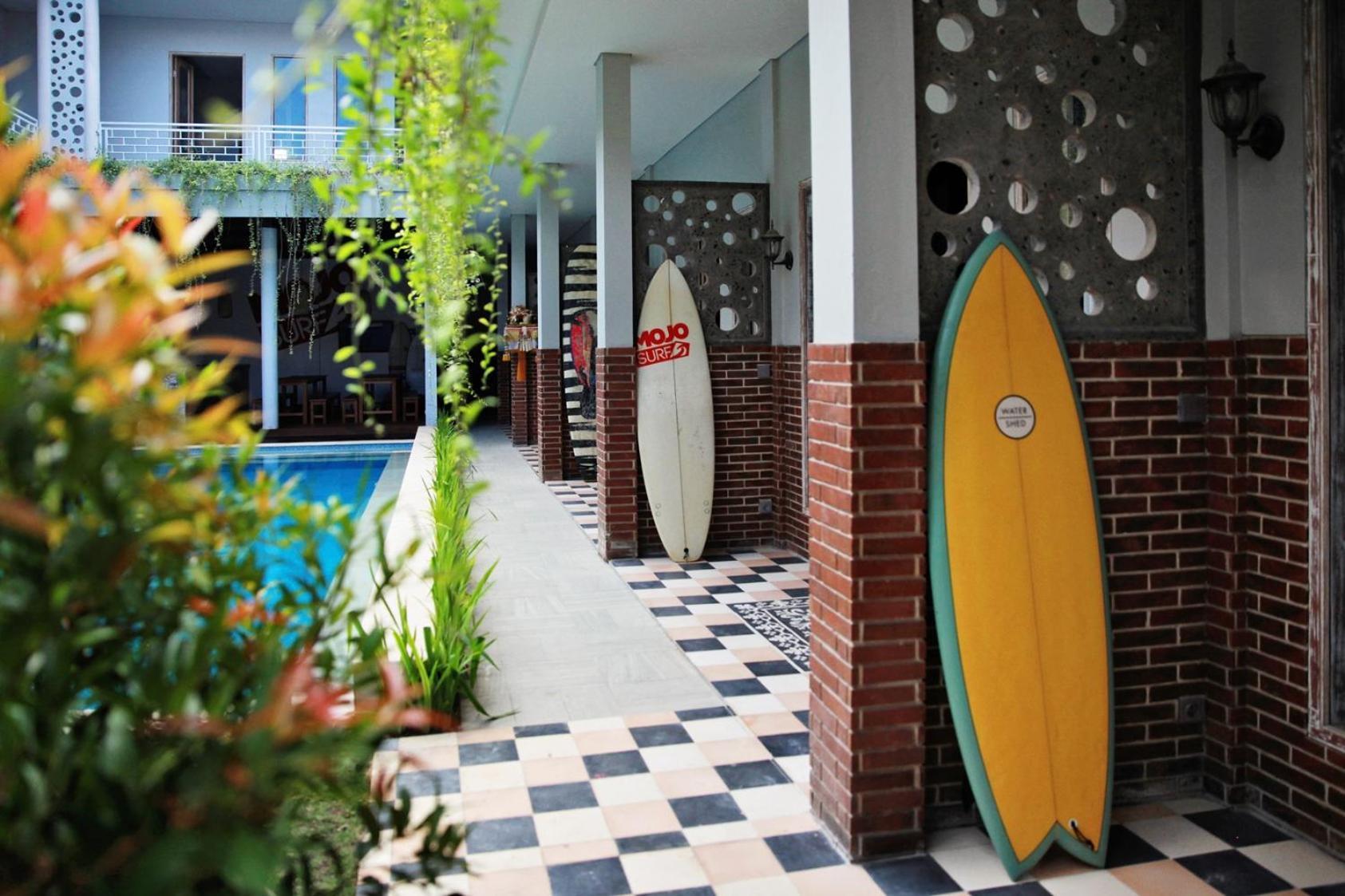 Mojosurf Camp Canggu Exteriör bild
