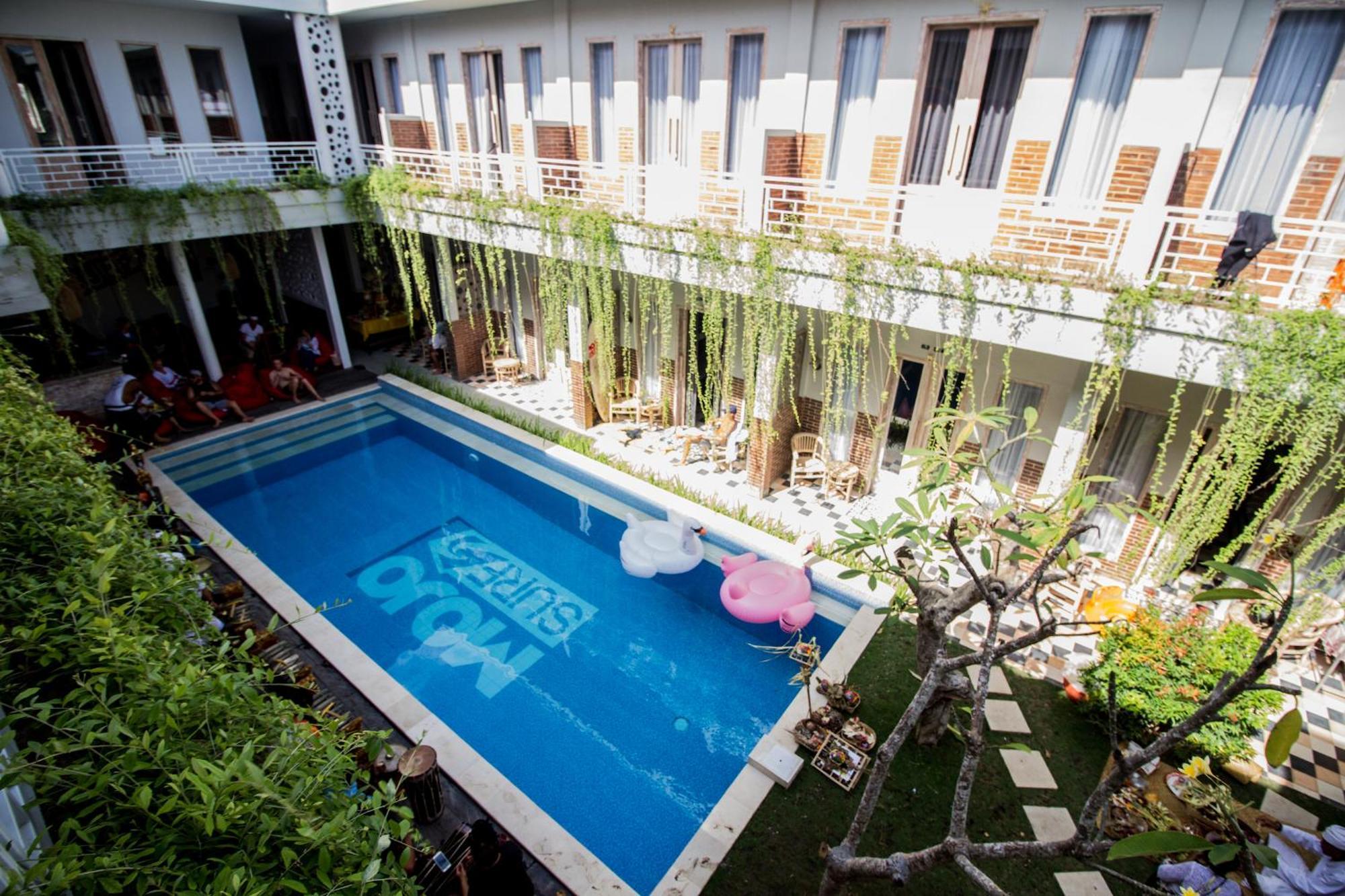 Mojosurf Camp Canggu Exteriör bild