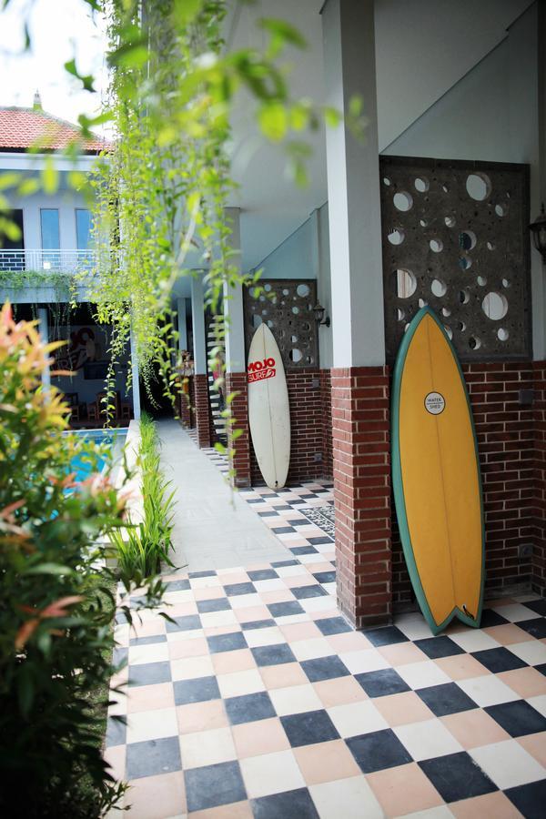 Mojosurf Camp Canggu Exteriör bild