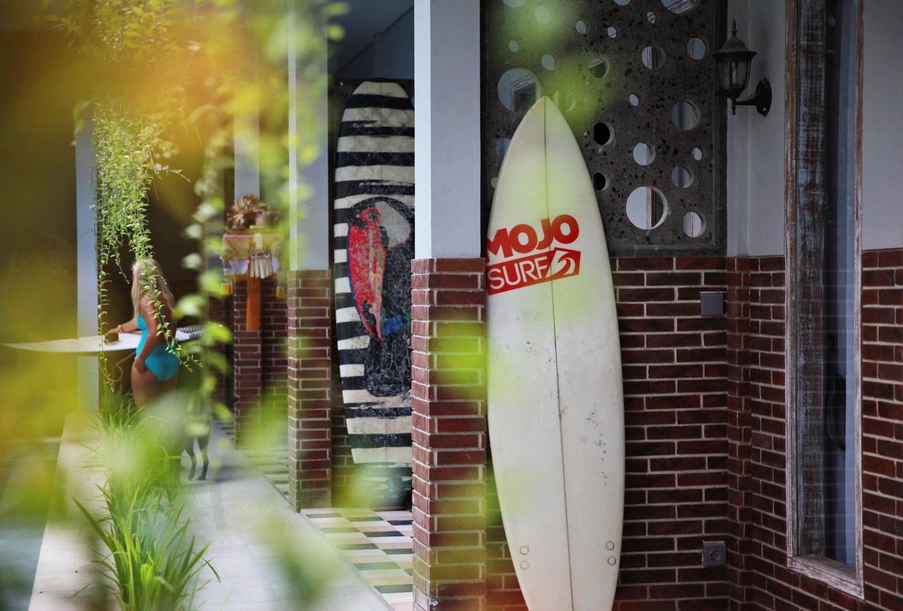 Mojosurf Camp Canggu Exteriör bild