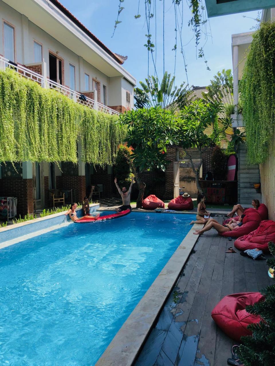 Mojosurf Camp Canggu Exteriör bild